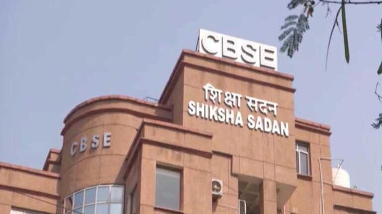 CBSE Exam 2025: इस तारीख से शुरू होगी CBSE 10वीं-12वीं बोर्ड परीक्षा, छत्तीसगढ़ में इतने स्टूडेंट्स देंगे एग्जॉम