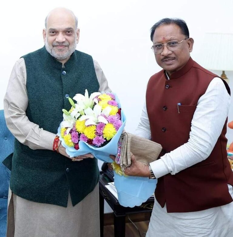 पहले राज्यपाल से मीटिंग फिर दोनों उप मुख्यमंत्री को लेकर दिल्ली पहुंचे मुख्यमंत्री, अमित शाह से सीक्रेट मीटिंग, सियासी हलचलें तेज