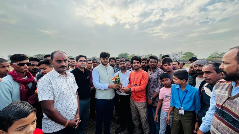 जनदर्शन में युवाओं ने की थी मांग,कलेक्टर एवं एसपी ने ग्राम हथनीकला के मैदान में रनिंग ट्रैक सहित विभिन्न विकास कार्य का किया अवलोकन