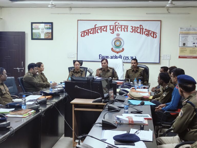 मुंगेली पुलिस अधीक्षक ने की क्राइम मीटिंग, लंबित मामलों के शीघ्र निराकरण और कानून व्यवस्था मजबूत करने के दिए सख्त निर्देश