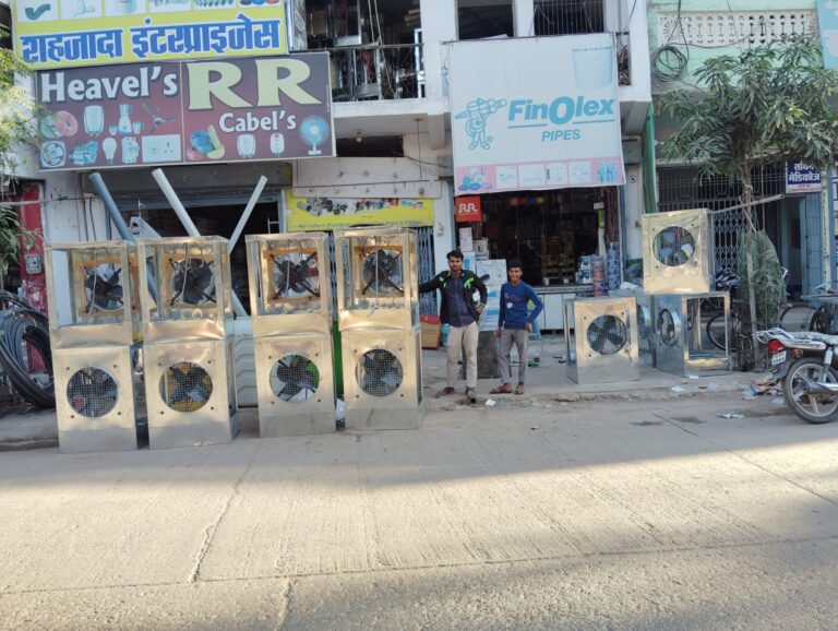 मुंगेली: सर्द हवाओं के बीच व्यापारियों ने शुरू की गर्मी के कूलर की तैयारी