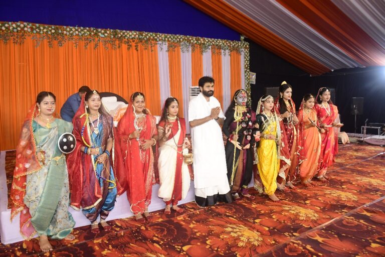 मुंगेली की धर्म नगरी में श्री शिवमहापुराण कथा का छठवां दिवस शिवमय बना, गिरी बापू ने किया भगवान शिव की महिमा का गायन
