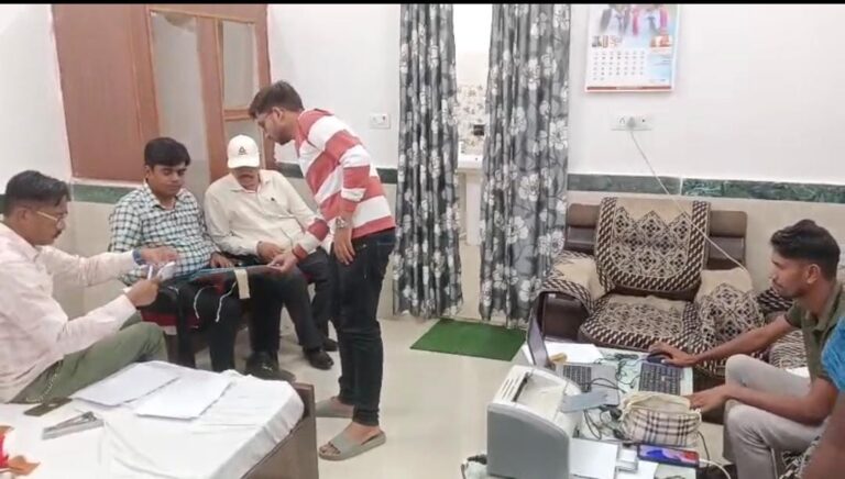 ब्रेकिंग न्यूज |रिश्वत लेते रंगे हाथ पकड़ा गया कनिष्ठ अभियंता, एसीबी ने की कार्रवाई