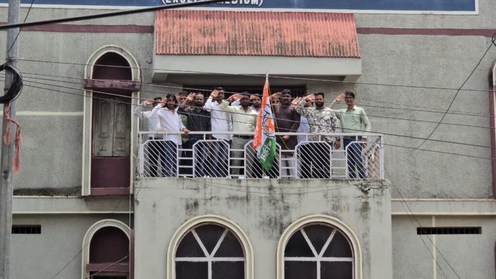 युवा कांग्रेस स्थापना दिवस पर मुंगेली में ध्वजारोहण और शपथ ग्रहण, युवाओं ने बदलाव का संकल्प लिया