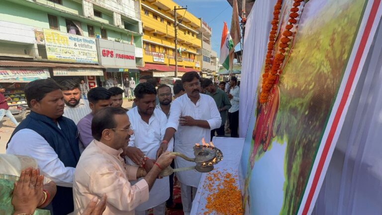 लोरमी में युवा कांग्रेस ने की भव्य भारत माता की महाआरती