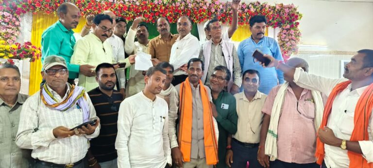 लोरमी में सर्व कुर्मी समाज की बैठक, रमाकांत कश्यप बने जिला अध्यक्ष