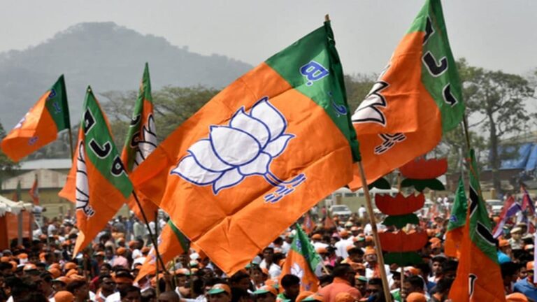 कलेक्टर की मनमानी से नाराज़, पूर्व गृहमंत्री ने दिया मुख्यमंत्री आवास घेरने का अल्टीमेटम