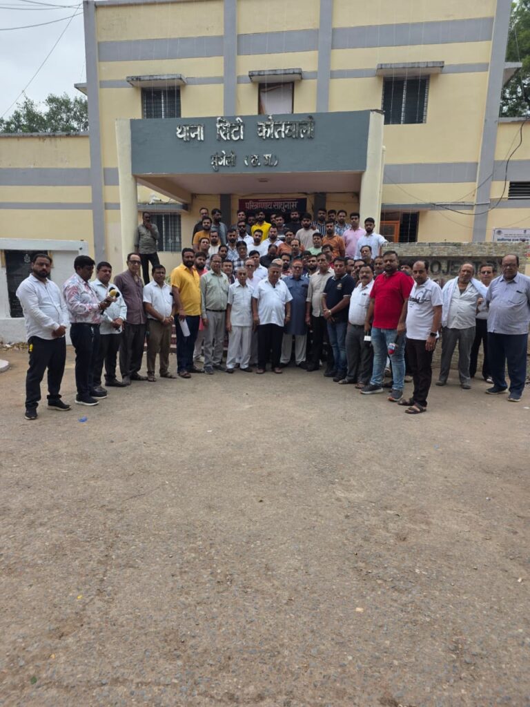 भगवान झूलेलाल पर अपमानजनक टिप्पणी से सिंधी समाज भड़का — अमित बघेल के खिलाफ सख्त कार्रवाई की मांग